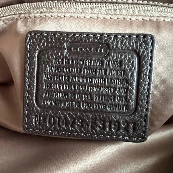 Coach Park Signature Brown and Beige Jacquard pattern, 3 zippered bag. - Picture 9 of 11